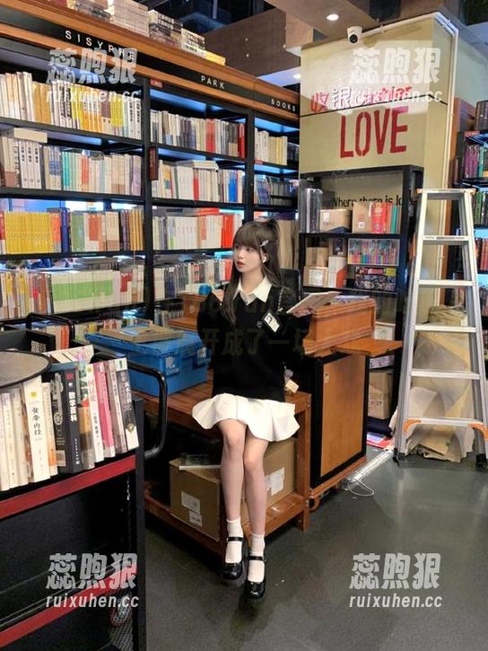 在166.run官网，我的吃瓜人生被展开成了一场大戏