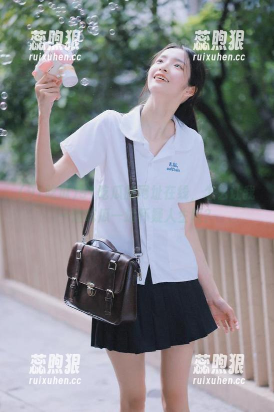 91吃瓜的网址在线，怎么让我一边吃瓜一边怀疑人生呢？