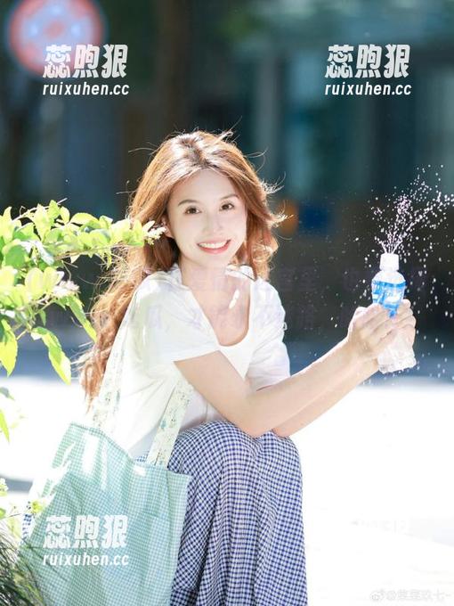 在爱情的迷宫里，也要选择www.吃瓜，才能永不迷路，哈哈！
