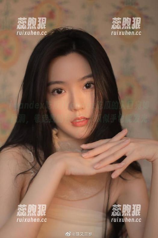 Yandex吃瓜的入口宛如黑洞，卷走我的注意力，瓜似乎也能发光？