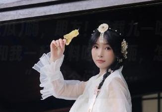嗨，朋友！下载九一吃瓜苹果版就能和我一起爆料吃瓜，呃，怎么“爆”还是个问题……