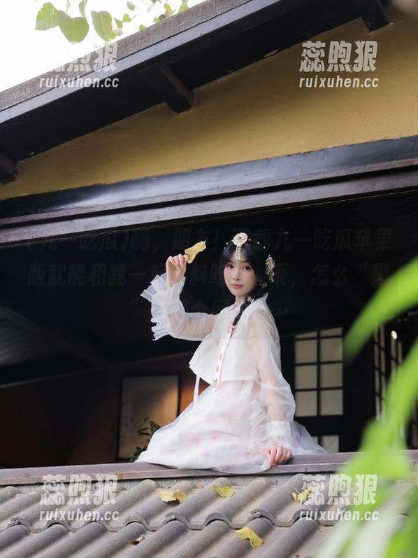 嗨，朋友！下载九一吃瓜苹果版就能和我一起爆料吃瓜，呃，怎么“爆”还是个问题……