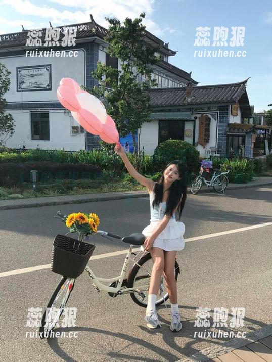 原来在“全网吃瓜”app上，人生的真相居然这么简单，不过就是...看热闹！