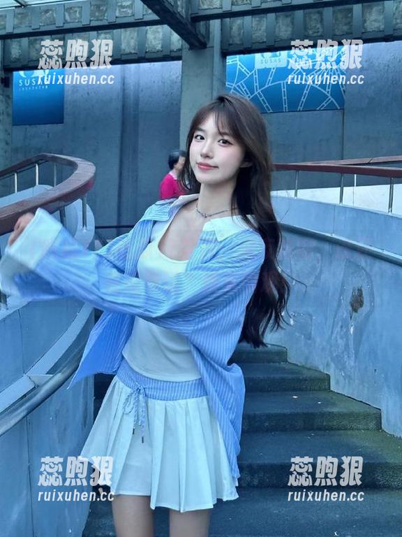 吃瓜17官网：深夜群聊，谁还在说真话？快来围观！