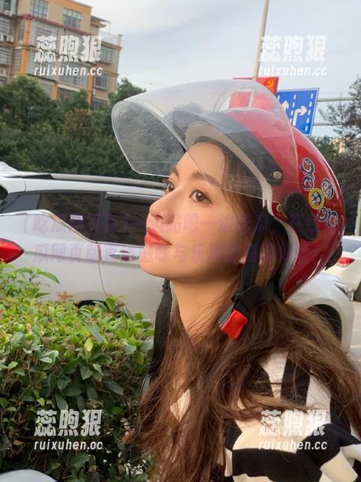一边贴吧一边吃瓜，在线吃瓜网页版直达滋味与乐趣的巅峰体验！