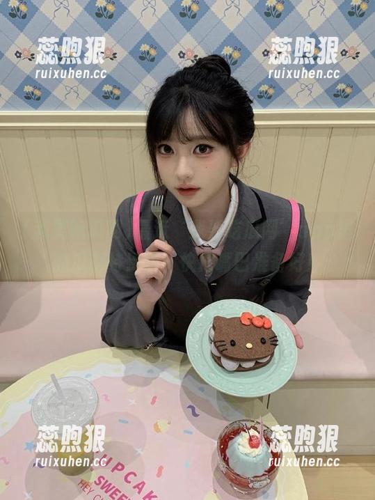 最近‘我要吃瓜网’app里的瓜都特别甜，快把嘴巴准备好！