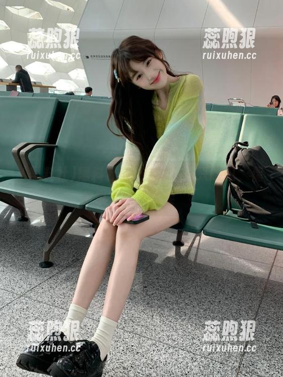 黑料社ios在线：不只吃瓜，偶尔也来点“吵架”！