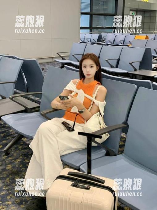 黑料网 最新黑料网app,吃瓜群众的官方工具,谁说后台不能有歌舞升平?