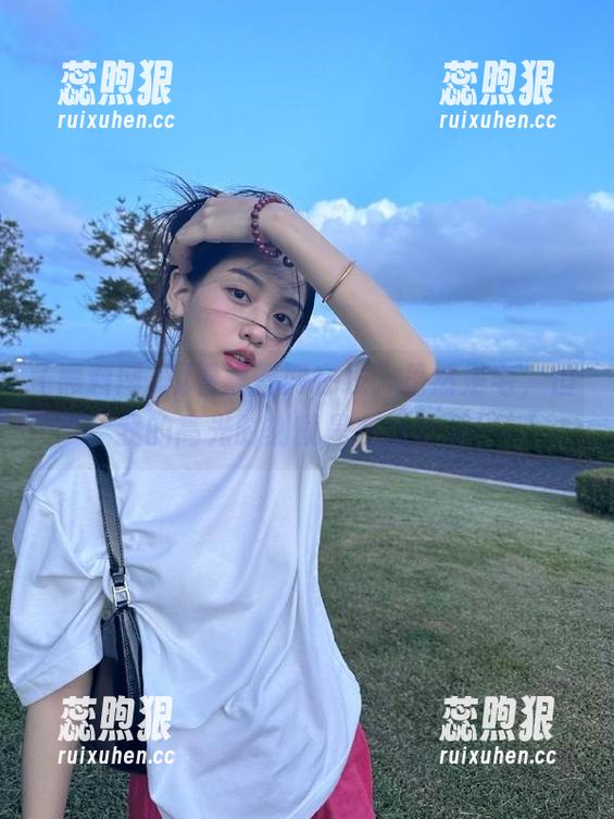 观看黑料网在线，虽然是宅，但我的高光时刻就是在线吃瓜！
