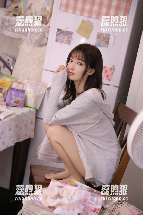 下载黑料网官网的app，瓜田里轻松捡瓜，顺便练练走路的“眼力”！