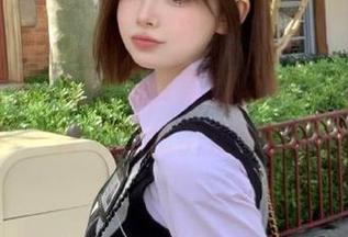 观看美女黑料网站，看看她们背后的秘密花园！